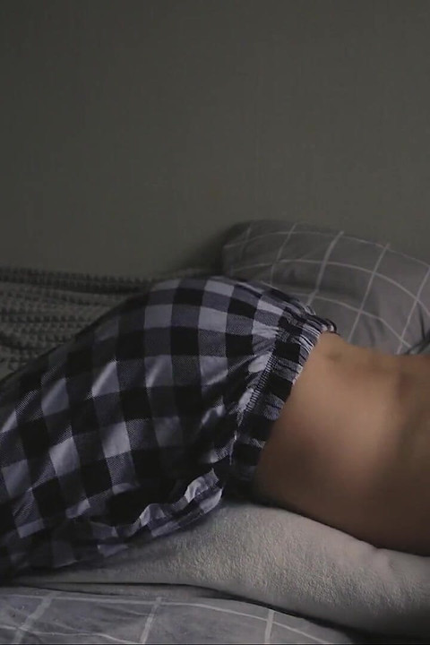 晨间例行公事：爸爸在你耳边低声说甜美的话，大声呻吟，梦到你的