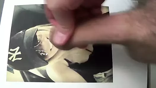 Emma'ya saygı duruşu