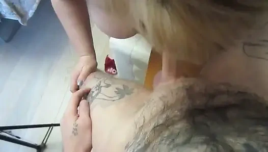 Aku crot di mulutnya dan dia crot di dalam kontolku