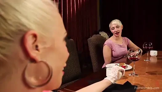 Bir kadın egemenliği Şükran Günü ayak sürtüğü ilişkisi