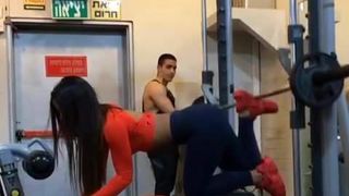 Sexy ragazza israeliana in palestra pt3