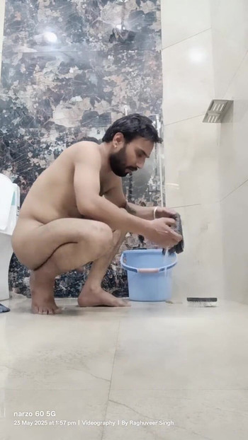 Emotionaler moment von "Indischer heißer mann, masturbationsshow"