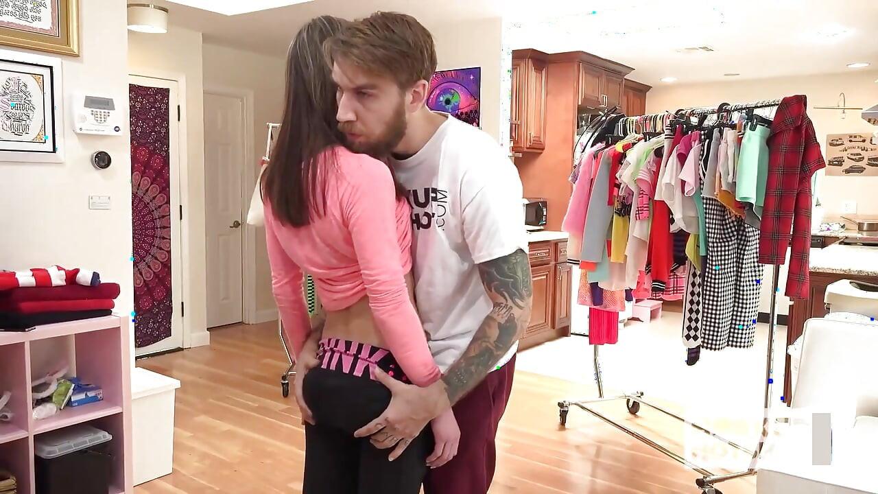 Bts - Slutty Avery Moon Asks Bryan Gozzling for Rough Sex!