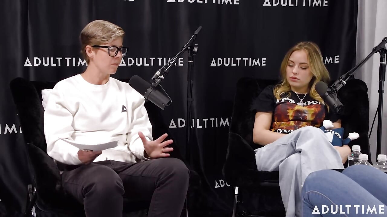 Gizelle Blanco e Anna Claire nuvens feromônios, tesoura e arbusto | o podcast Adult Time
