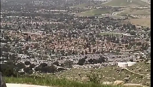 Schlampe bekommt vor einem fick mit einem langen dildo löcher geleckt