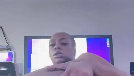 Суй голову под мою юбку?