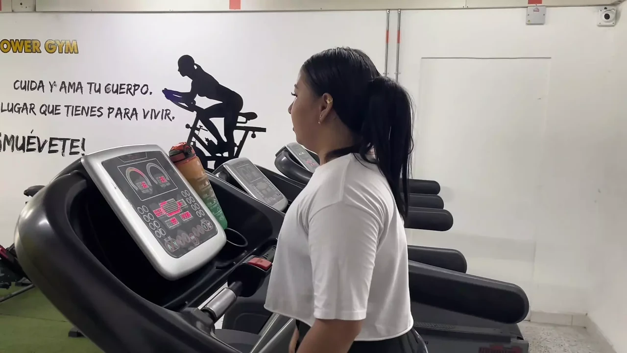 I convince the big ass at the gym to go to my house to fuck