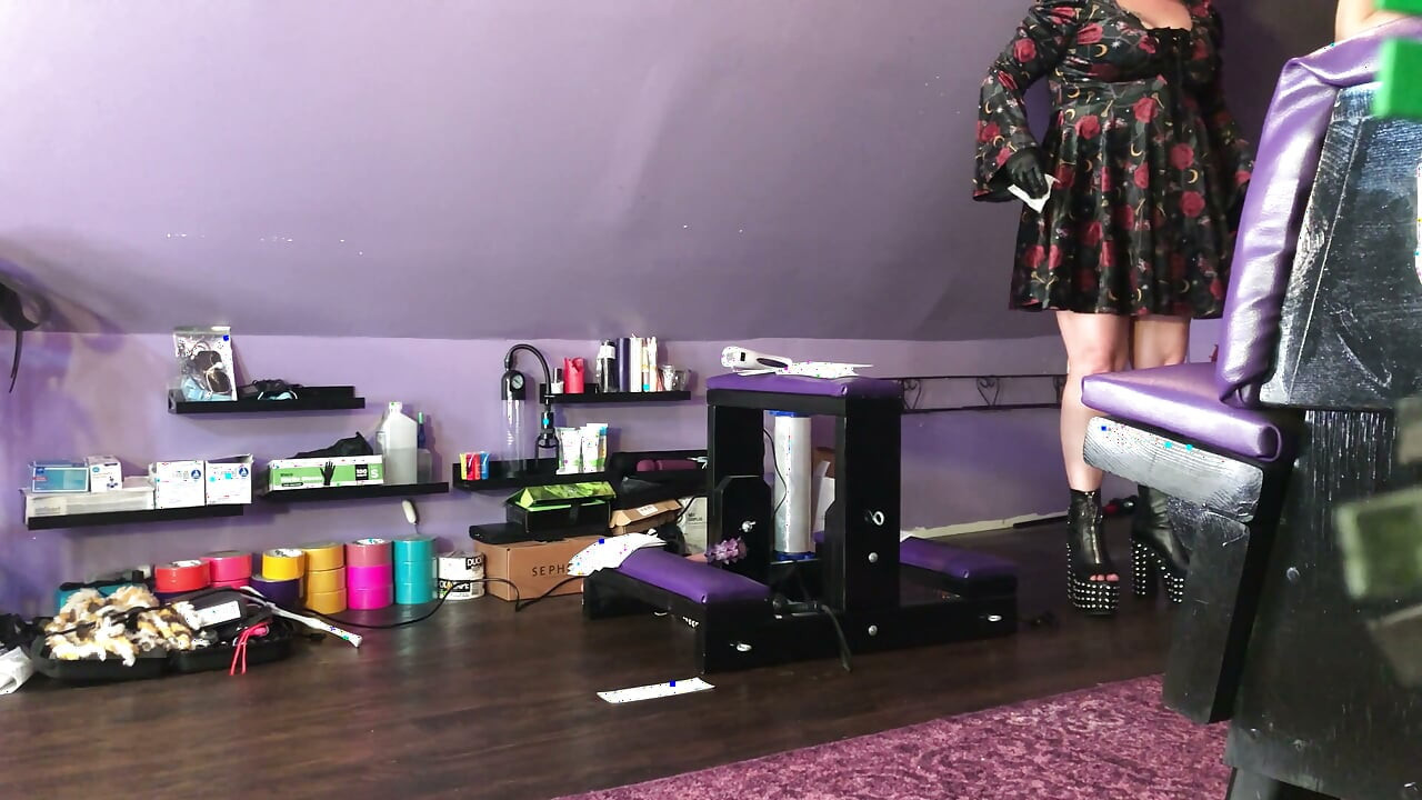 Domme depila as pernas do cara no primeiro encontro