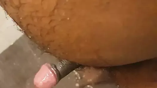 My gf sucking my penis while taking bath