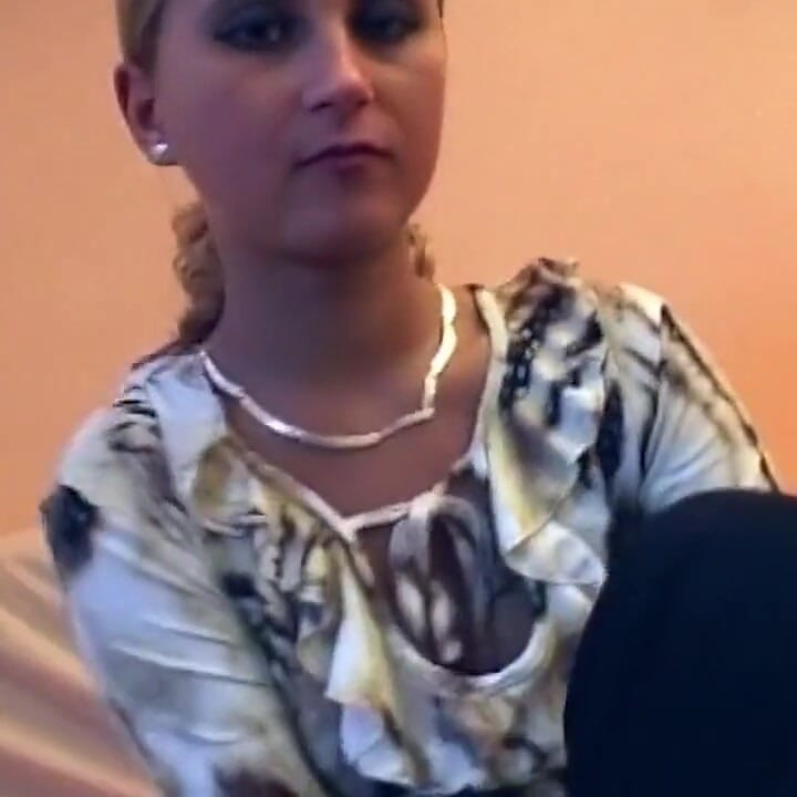 Telefon publiczny głębokie gardło dziwka połyka gruby ładunek