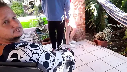 Üvey kız kardeş sikişmeyi ve emmeyi seviyor