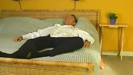 Грязное лизание киски и анальный трах пальцами с подчисткой банкомата