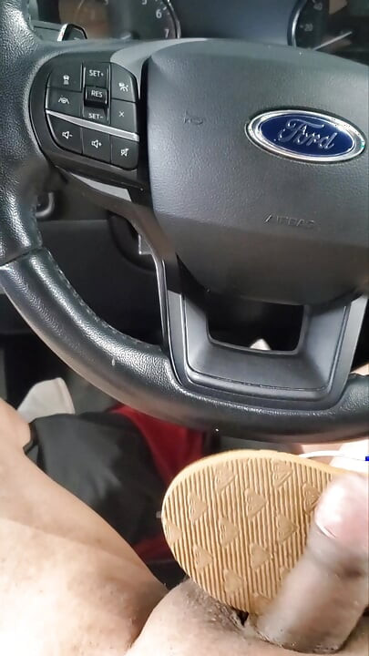 naked mechanic in customer car cum in flip-flops found in car