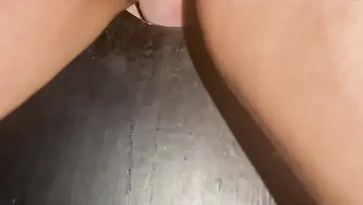 Beni duvar deliğinde boşaltan ve boşaltan başka bir lezzetli yarak.