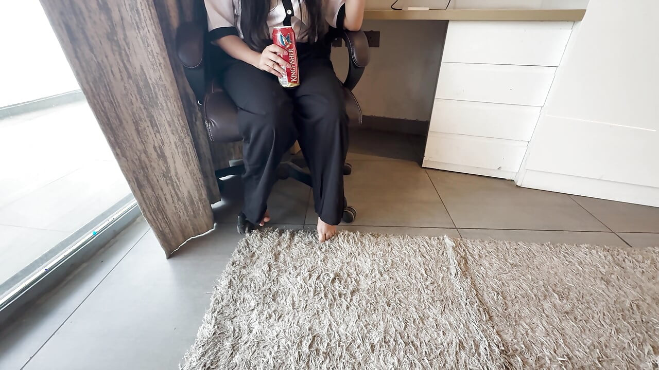 Employee Ko Beer Pila Ke Uske Sath Hardcore Chudai Ki