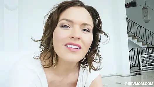Возбужденная мачеха Krissy Lynn удовлетворяет все желания пасынка