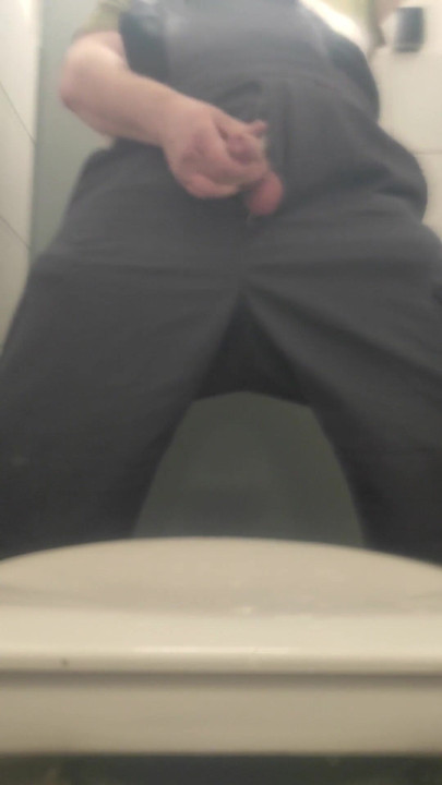 ฉี่และน้ําแตกหลายครั้งในห้องน้ํานักเรียนที่เวิร์คสเตชั่น ma | คลิป 1