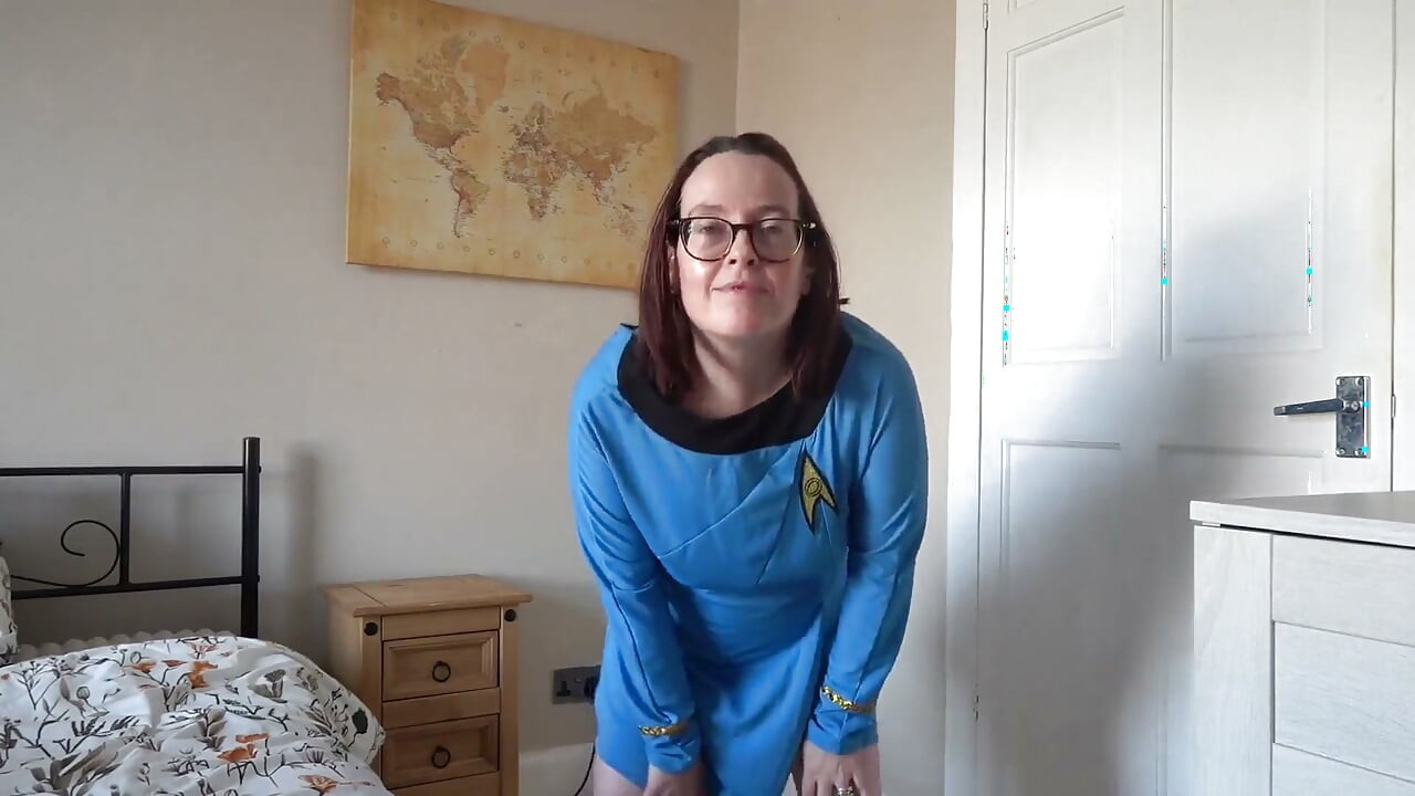 Striptease în uniformă de asistentă în costum Star Trek