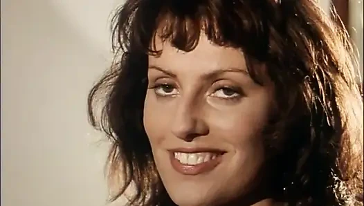 Vintage - memek berbulu lagi asik seks threesome... Crot di mulut