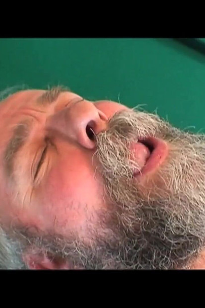 लाल बालों वाली कमसिन की परिपक्व लंड द्वारा चुदाई और छोटे स्तनों पर वीर्य निकालना