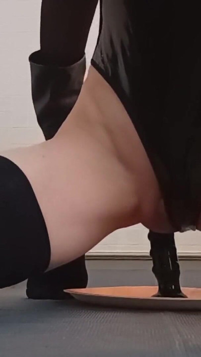 Nezaobilazan trenutak iz "Sissy-Kuroko Leotard analnog dilda"