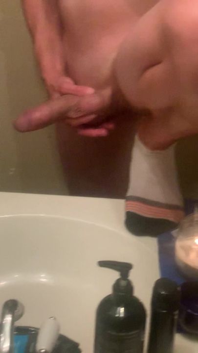 Grande pollastr8 chico blanco masturbándose