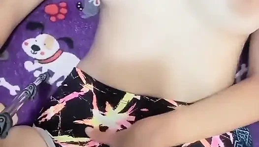 Как вкусно я трогала тебя! Я люблю это, когда я возбуждаюсь, ты хочешь увидеть больше, дорогая?