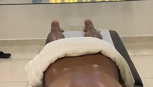 Leyne Rodriguez: heiße latina in Massage-uniform gibt eine intensive eingeölte session
