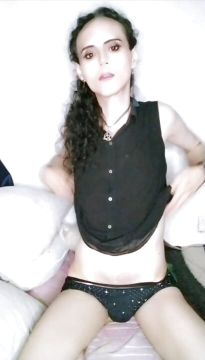 אני נעשה מאוד שובב כשאני לבד בבית