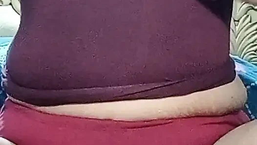 Desi bhabhi showing body on video call.