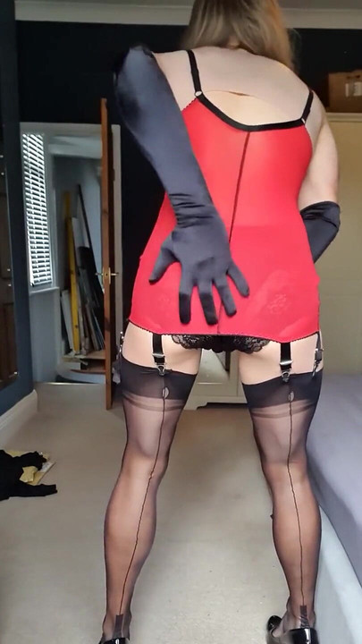 Zadirkujući u mom novom donjem rublju, je li ti vruće gledati me?