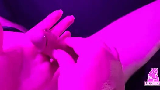 Ngocok kontol sampai muncrat banyak banget