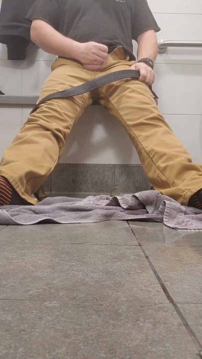 Getting dressed for a cold day | Clip 1
