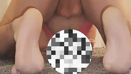 Шлюшку трахает огромный дилдо и ее госпожа.