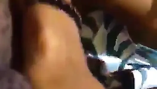 Chidinma lagi asik masturbasi dan nyepong kontolku sampai aku crot di mulutnya