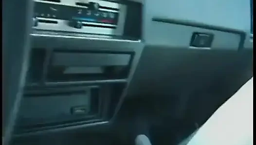 Komuter carpool berambut merah dengan orang mesum yang mencelanya di mobil di lalu lintas kota