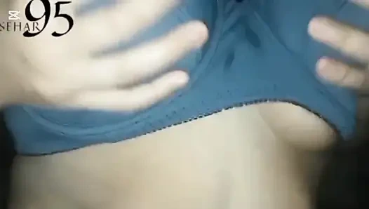 Ehemann lässt fremden ehefrau gefesselt und mit verbundenen augen zum hotelbett benutzen