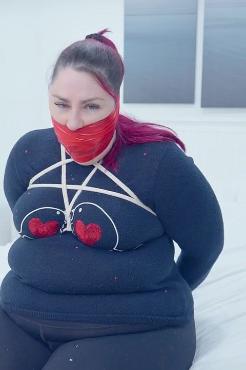 Lacey's Snuggly Night in: Bondage and Pleasure