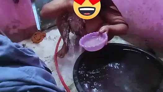 Meine Stiefmutter filmt sich immer unter der Dusche, um ihre große Firma zu präsentieren