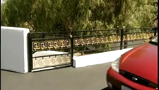 Sarışın genç kız ıslak amcığını siktiriyor