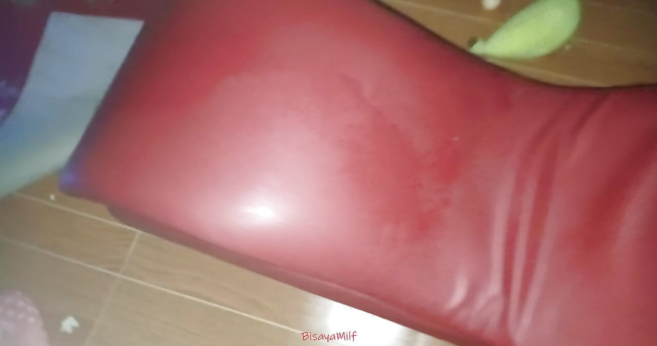 보지와 정액으로 점화하는 bisayaMilf의 야만적인 탄트라 의자