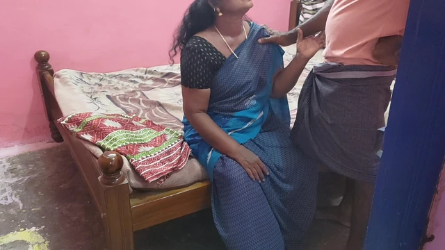 Aunty was in the bed room and I invited her for sex  she reluctantly agreed and I had hot sex with him.
