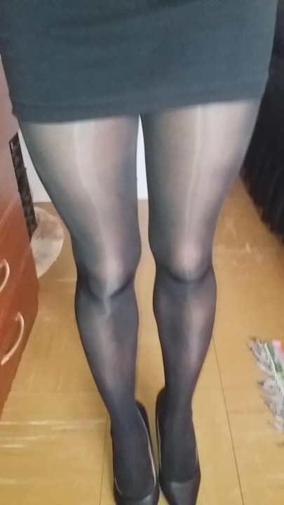 Tacones y medias negras