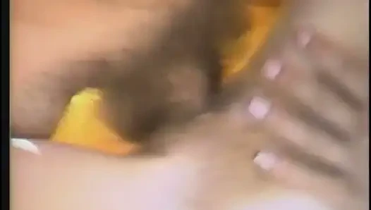 Cewek-cewek hot lagi asik nyepong kontol besar pria ini di luar ruangan sebelum dientot habis-habisan