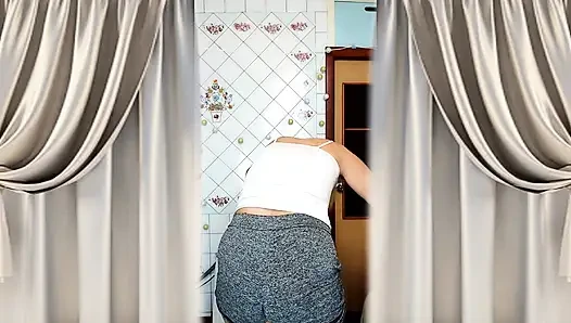 Lukerya forgot to close the door and now dreams that the man will appear.