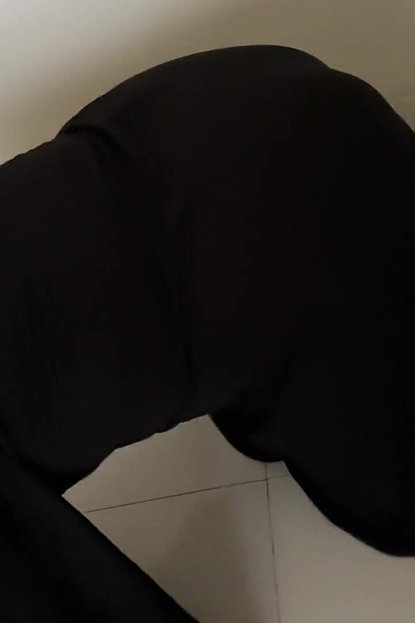 Fucking a Beautiful Maid in Saudi Arabia, When Her Head Gets Stuck