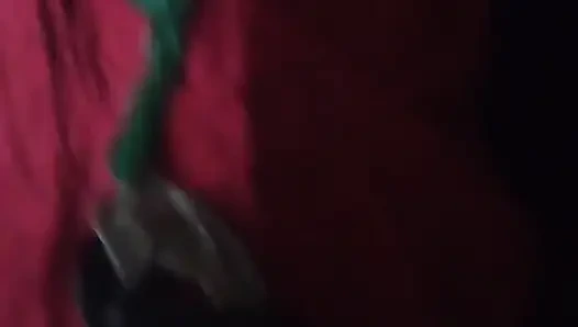 Я мастурбирую использованными стрингами моей жены, и она не замечает