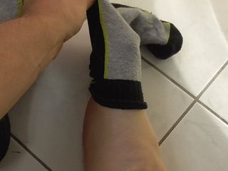 Quítate los calcetines y mira las plantas de mis pies