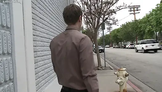 A man has this woman screaming and squirting