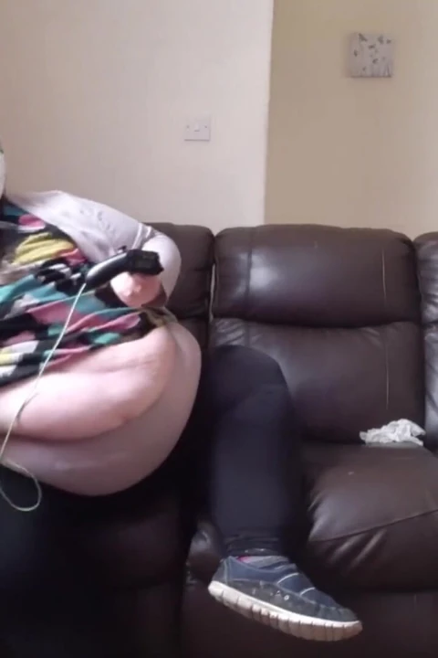 BBW SSBBW plays video games with belly